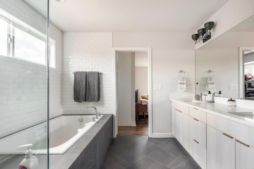 Comfy Family Home, Walkable Neighborhood + Patio! Portland Exterior foto